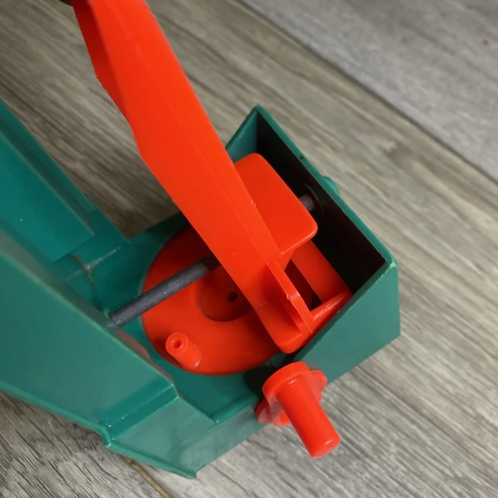 Vintage 1970s Fisher Price Little People Parking Garage Car Ramp Lift #930 Works